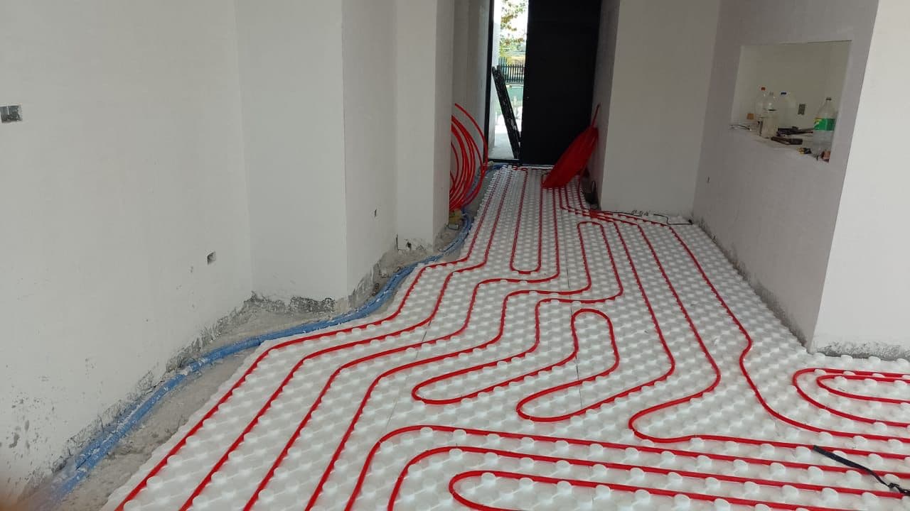 Circuito real de piso radiante en obra